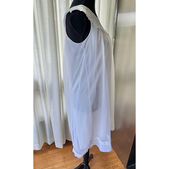 Vintage 60s slip on negligee, white, scoop scalloped neckline, sleeveless - Picture 8 of 9